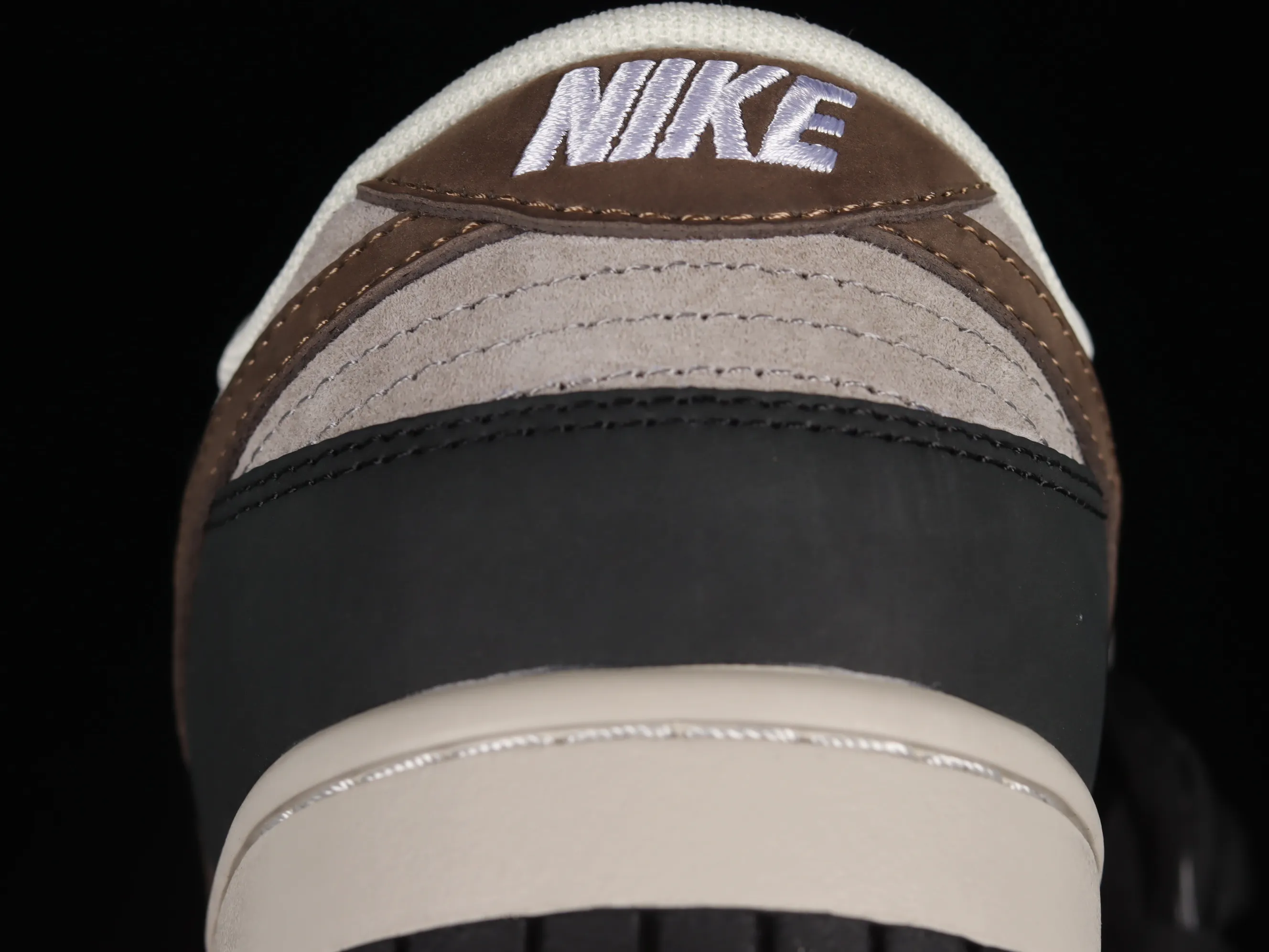 All Categories Nk SB Dunk Series Nk SB Dunk Low Low-top sneakers Otomo Katsuhiro x Nk SB Dunk Low "Steamboy OST" Otomo Katsuhiro co-branded SB low-top sports and leisure sneakers LF0039-003